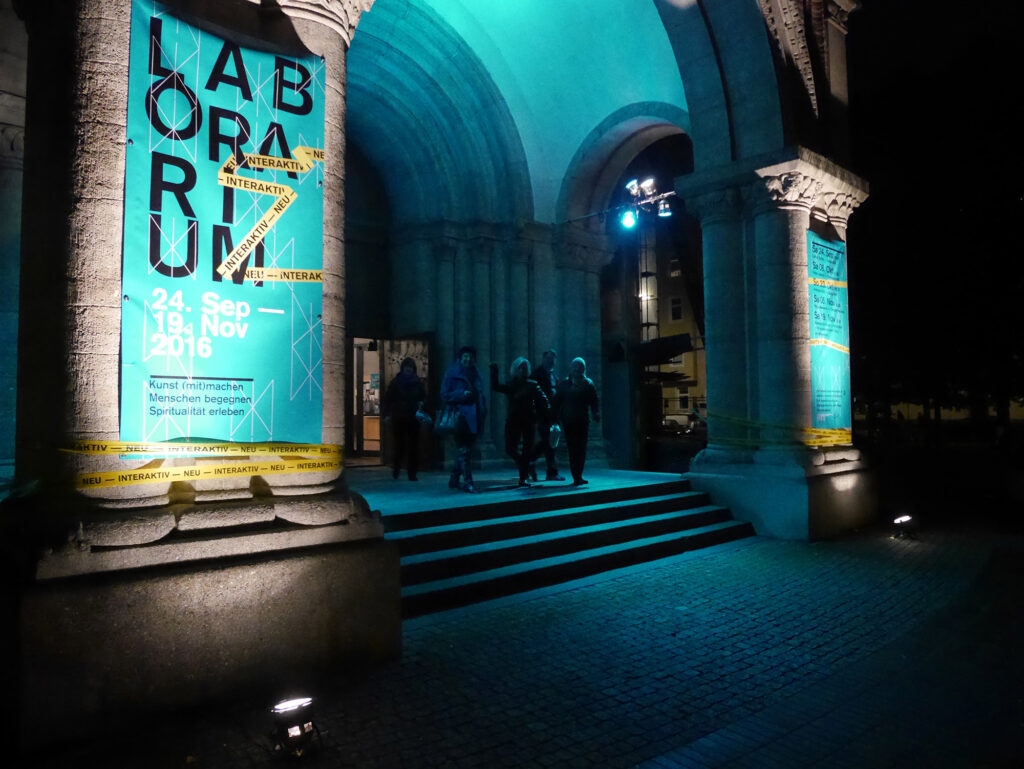 Bild, Laborarium, Lichtinstallation, Kirchenportal St. Rupert